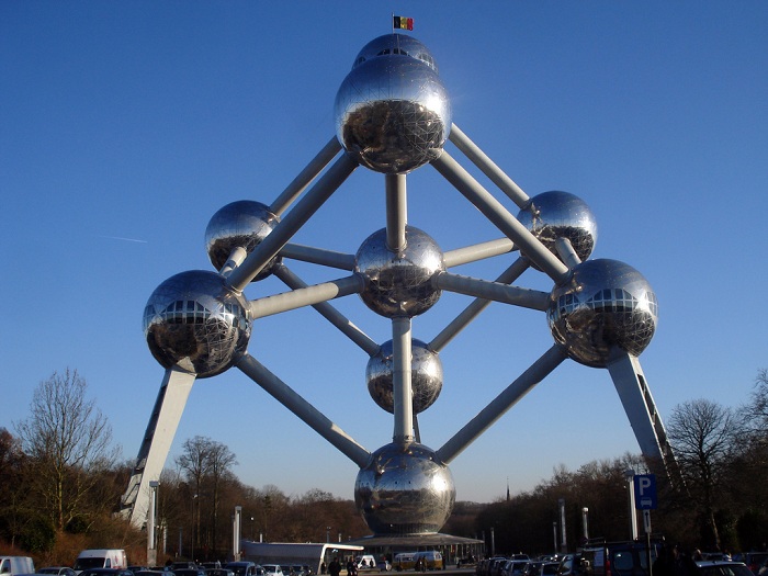 Атомиум, памятник в Брюсселе.