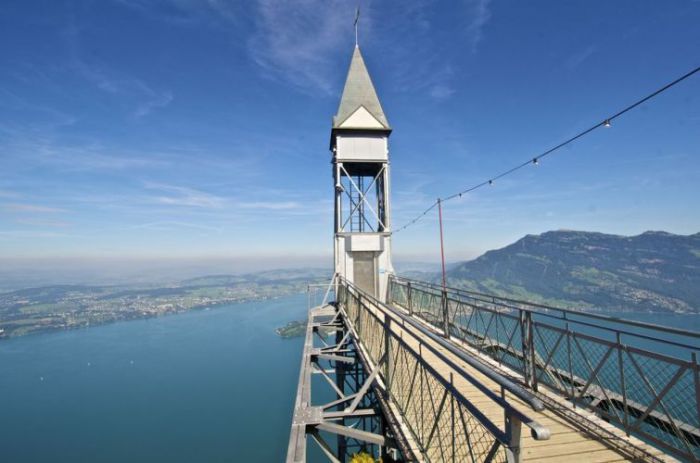 153-метровая смотровая площадка у лифта Хамметшванд (Швейцария).