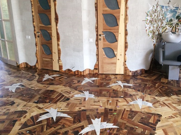 Мозаичный пол из древесины.