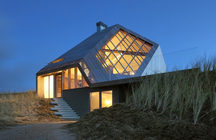«Dune House» - дом с оригинальным геометрическим фасадом.