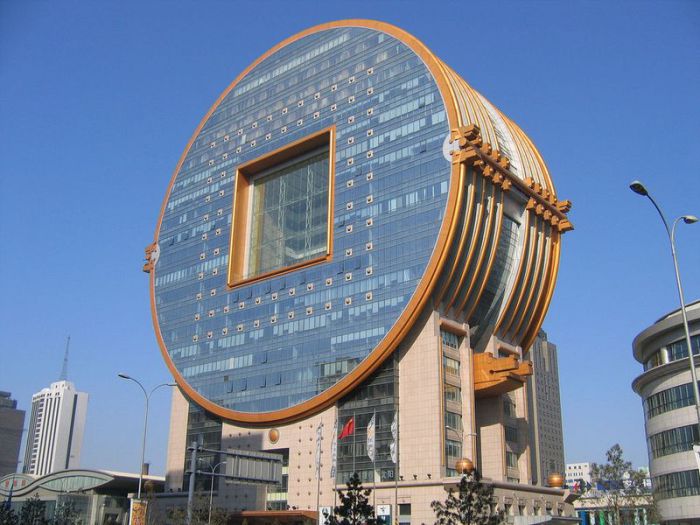 Fangyuan Mansion - здание банка в виде монеты.