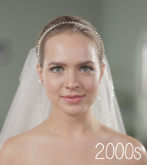 Свадебная прическа, модная в 2000-х годах.