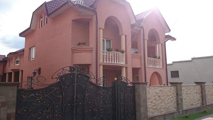 Самое богатое село в Украине, где нет ни одного 1-этажного дома.