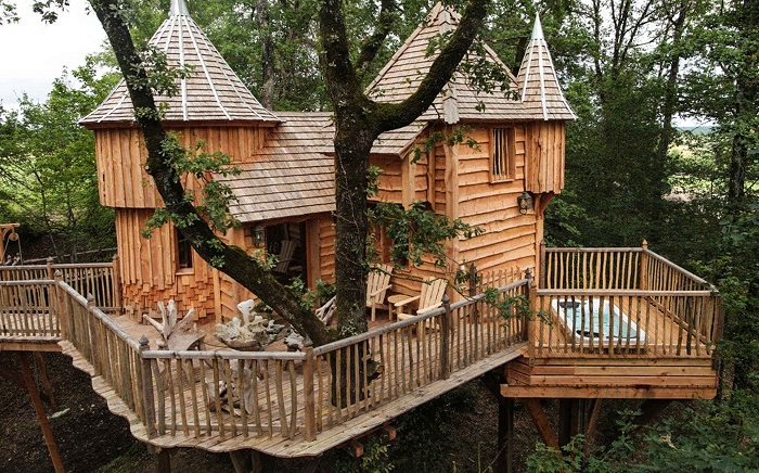 Milandes - деревянный домик во Франции.