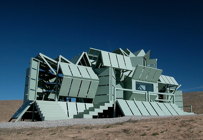 M-House - дом из семи модулей.