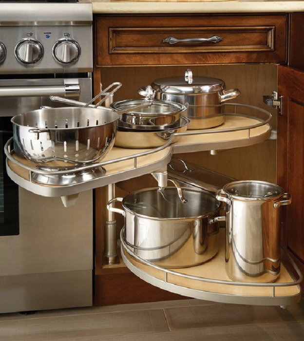 При обустройстве современной кухни крайне важно правильно организовать рабочее пространство.