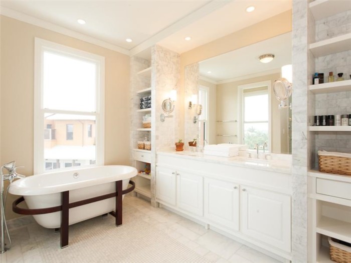 Ванная комната в классическом стиле всегда остаётся в тренде.
