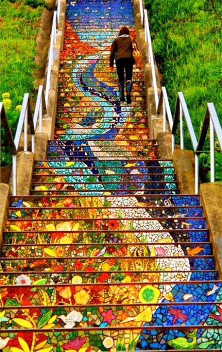 «Мозаичная лестница от Colette Crutcher и Aileen Barr».