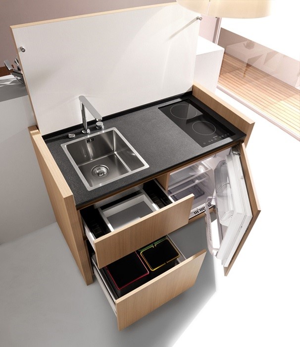 Портативный умывальник, холодильник и плита в одной модульной системе.