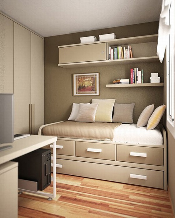 Сдержанный интерьер небольшой спальной комнаты, которая оформлена в нейтральных светло-серых оттенках.