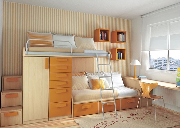 Интерьер спальной комнаты оранжевого цвета гармонично дополняется мягкими светлыми оттенками.