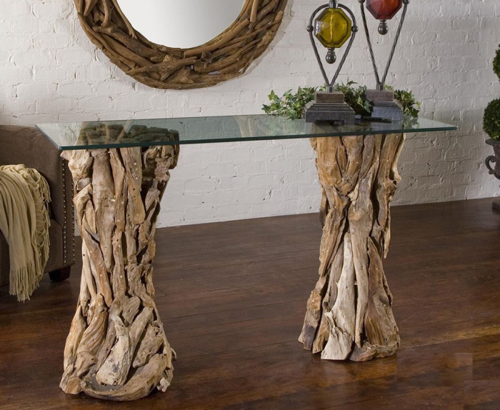 Журнальный столик из коряг или корней очень элегантно смотрится в загородном доме.