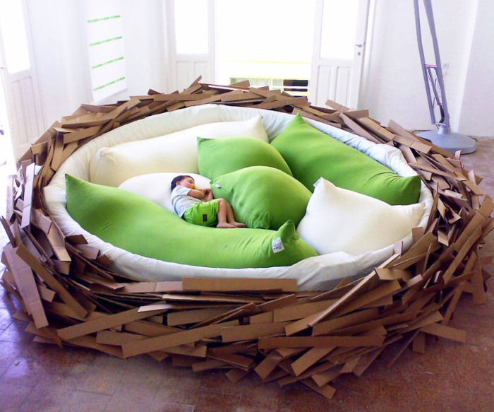 Кровать идеальна для пижамных вечеринок, так как в ней могут одновременно поместиться до 16 человек!