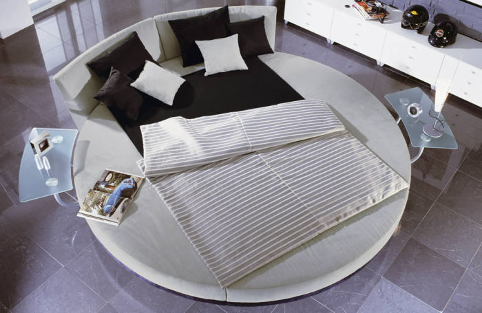 Идеально для тех, кто предпочитает минимализм и современные тенденции в дизайне спальных комнат.