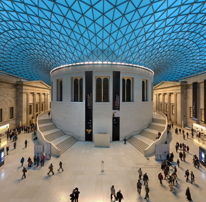 Величественный потолок Британского музея.