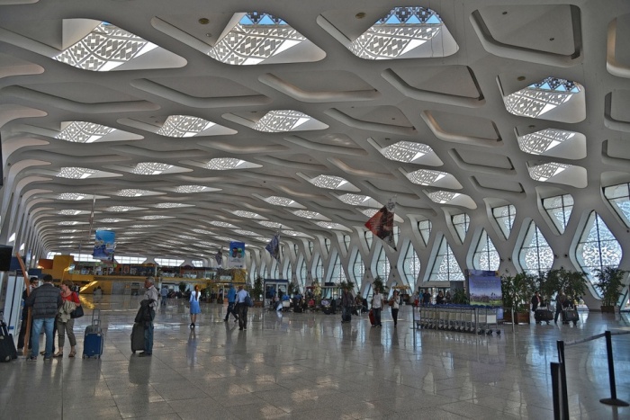Необычный потолок в аэропорту Марокко.