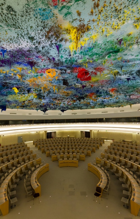 Великолепный потолок в палате ООН.