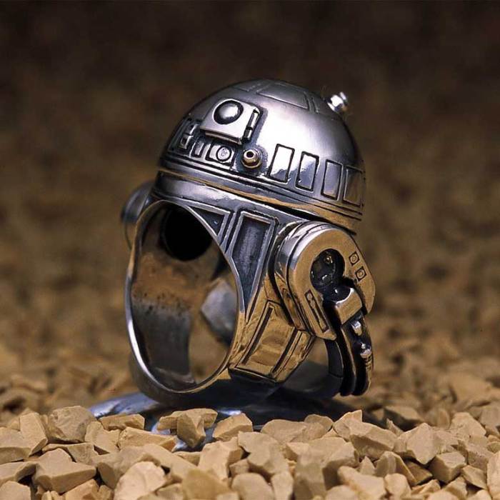 Кольцо с роботом R2-d2.