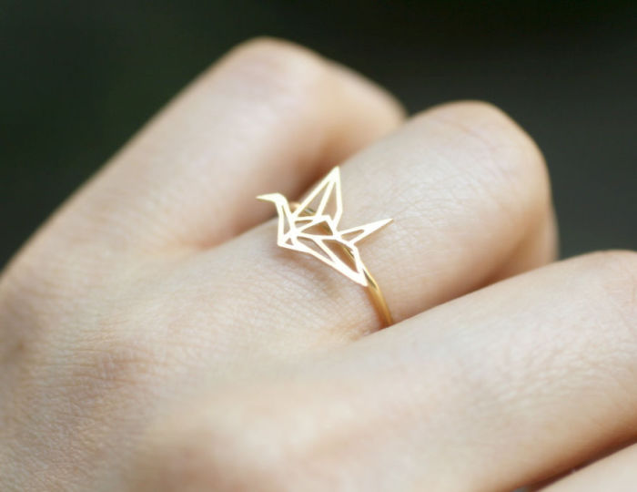 Кольцо с фигуркой из оригами.