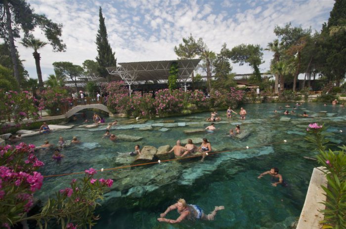 Необычный бассейн, созданный самой природой.