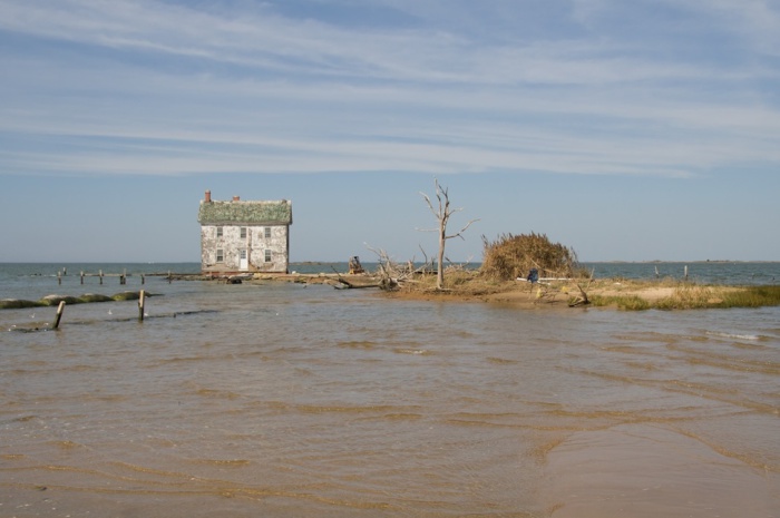 Последний дом, оставшийся на острове Холланд. Он был разрушен окружающими его водами в 2010 году.