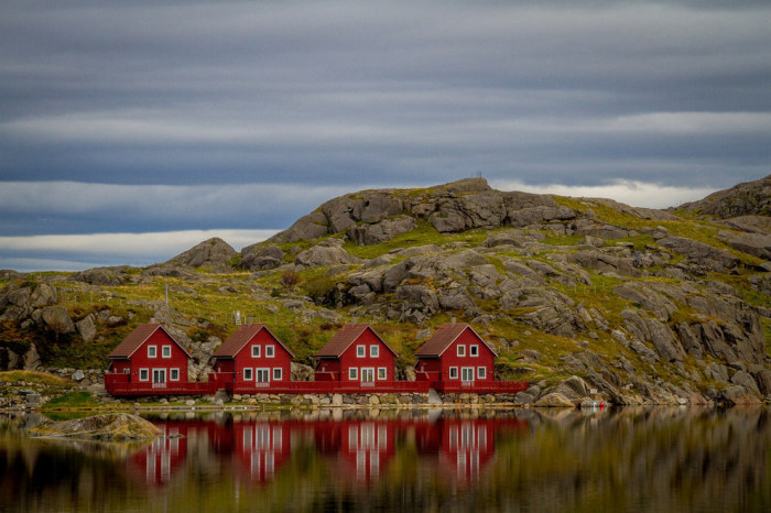 Красные ухоженные деревянные домики норвежцев.