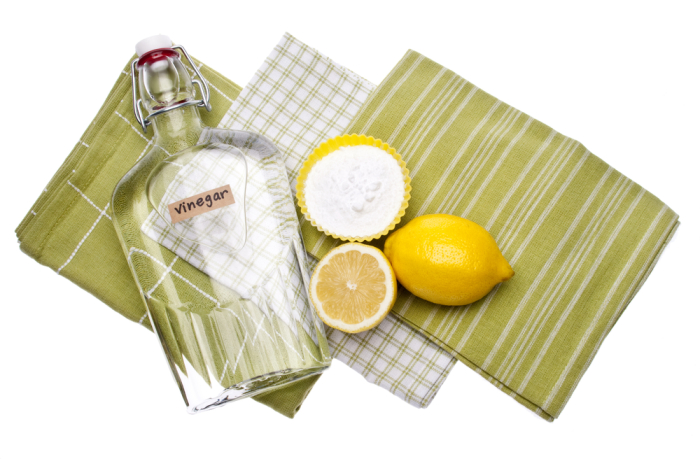Уксус, лимон,пищевая сода являются отличными натуральными средствами для уборки.