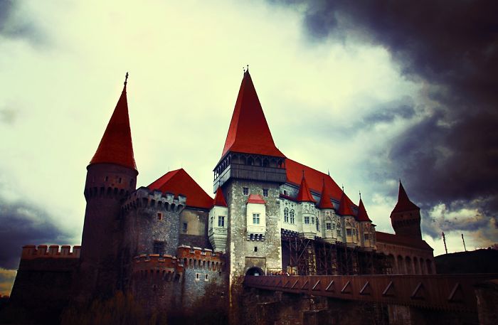 Замок Корвинов в городе Хунедоара в Румынии