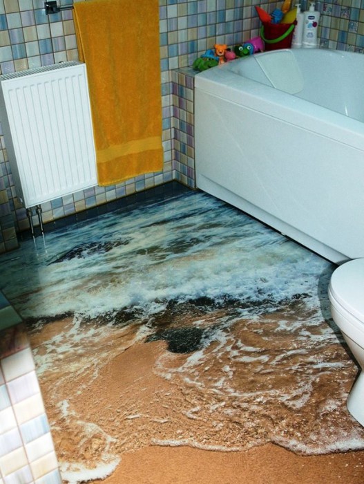 Реалистичное изображение морского прибоя на полу в ванной комнате.