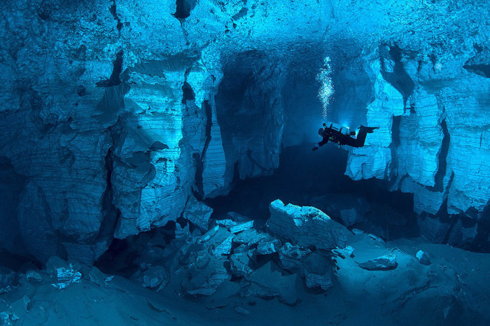 Ординская подводная пещера.