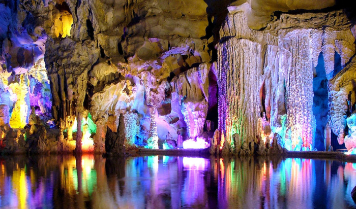 Захватывающая красота Пещеры тростниковой флейты.