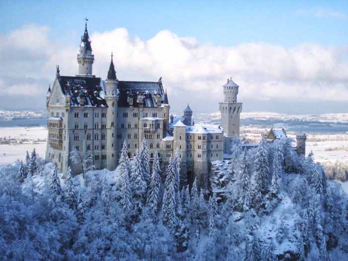 Замок Нойшванштайн в Германии.
