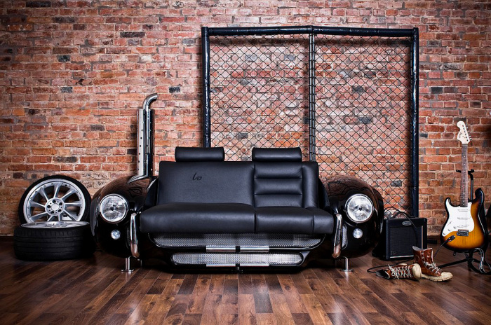Роскошный диван для автомобилистов.