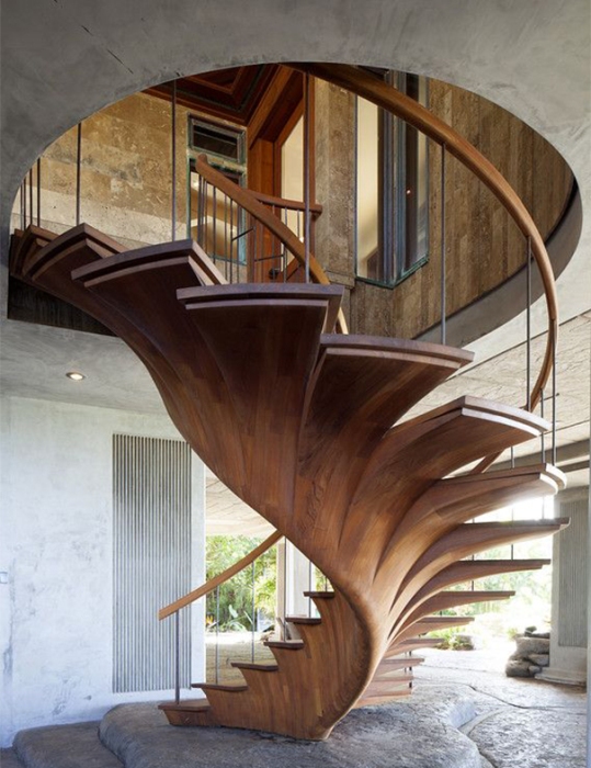 Лестница в форме кроны дерева отлично подойдет к интерьеру в эко-стиле.