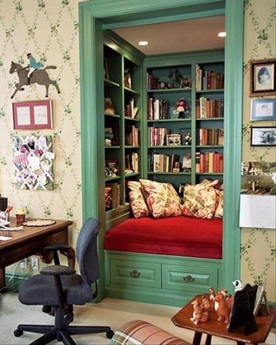 Тайный книжный шкаф, в котором можно почитать и отдохнуть.