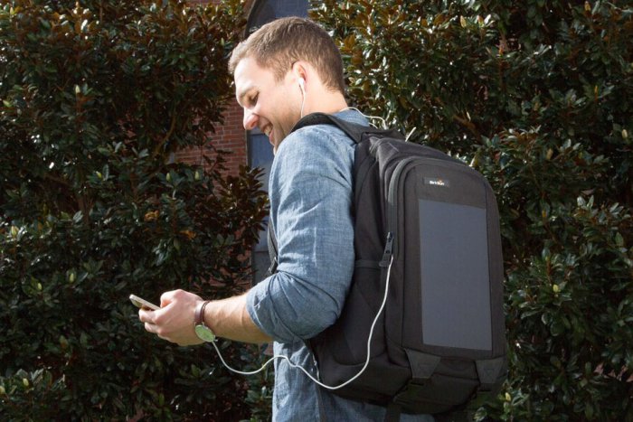 Рюкзак, с помощью которого можно зарядить смартфон или плеер.