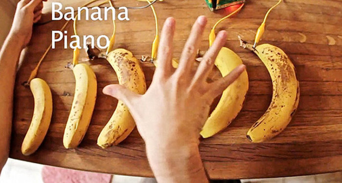 Пианино из бананов.