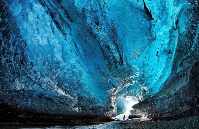 Огромная пещера в Ватнаёкулле.