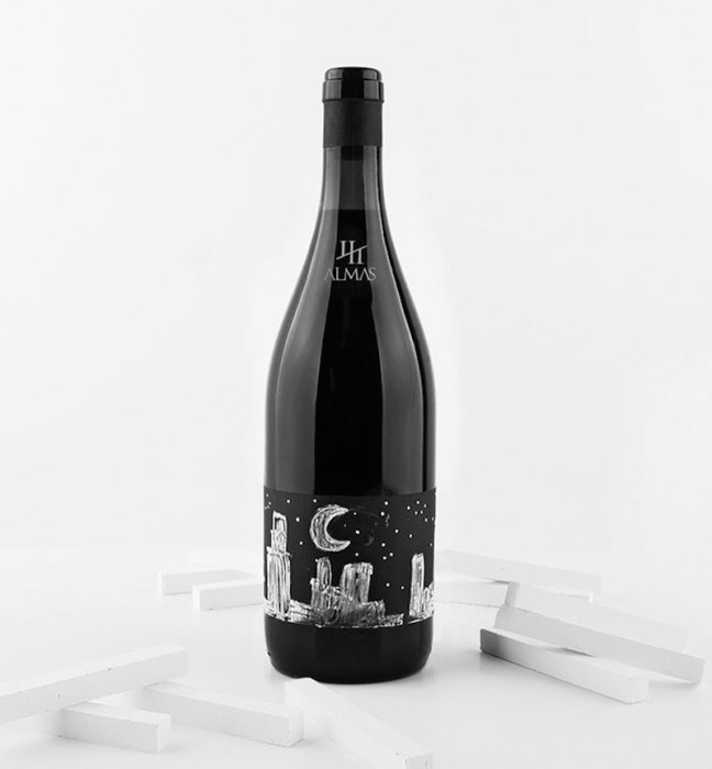 Теперь каждый любитель вина сможет нарисовать свою собственную наклейку для бутылки алкогольного напитка.