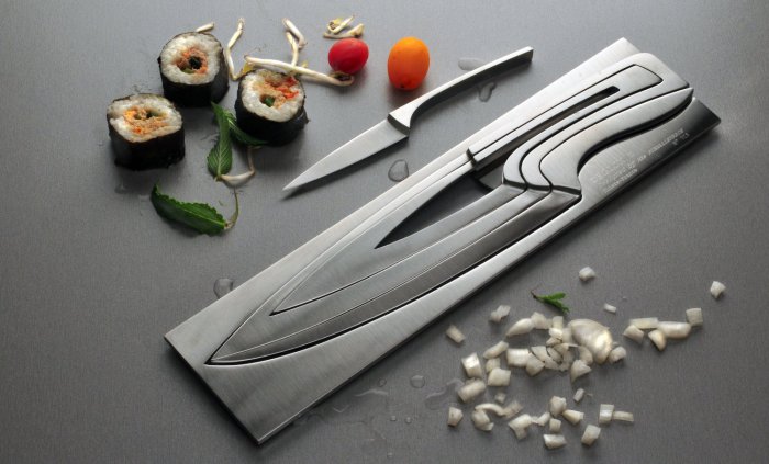 Набор ножей для экономии места на кухне.