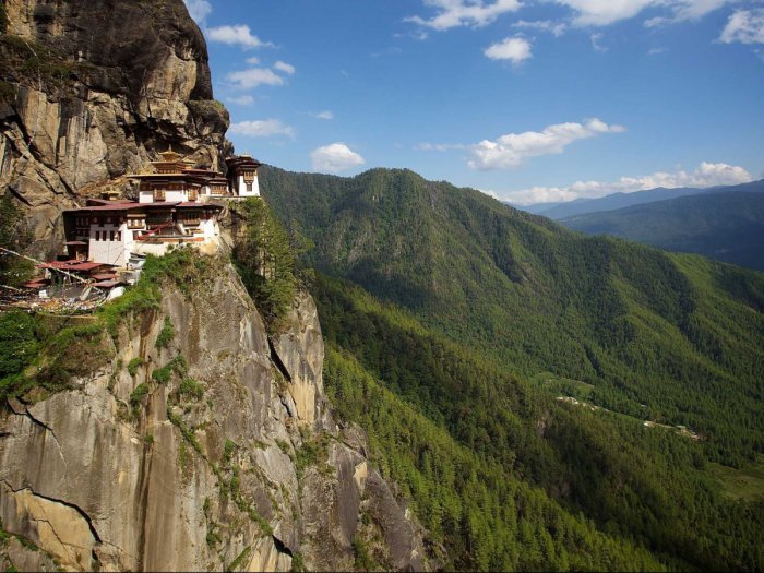 Здание монастыря в Бутане.