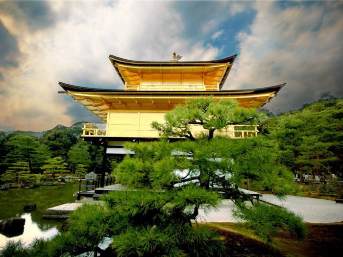 «Золотой Храм» в Киото.