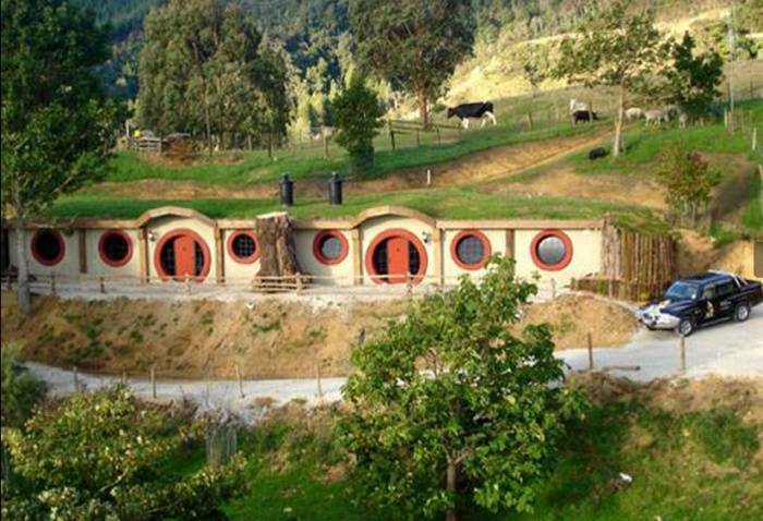 Подземный дом для хоббитов в Новой Зеландии.