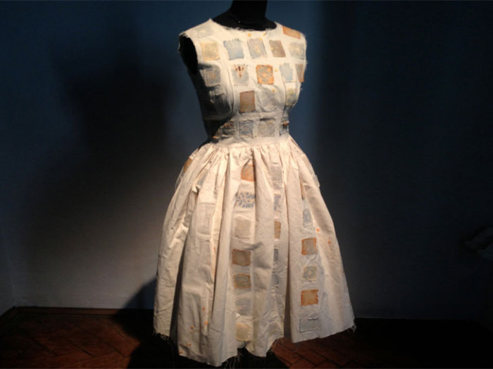 Элегантное платье с бактериями.