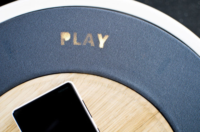 Play: звучит любимая музыка.