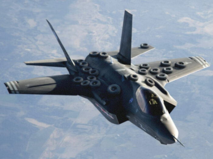 Фотография американского F-35 с пририсованными покрышками. |Фото: ya.ru.