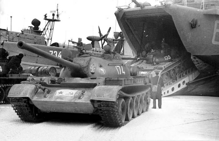 Танк - серьёзное преимущество. /Фото: topwar.ru. Танк - серьёзное преимущество. /Фото: topwar.ru.