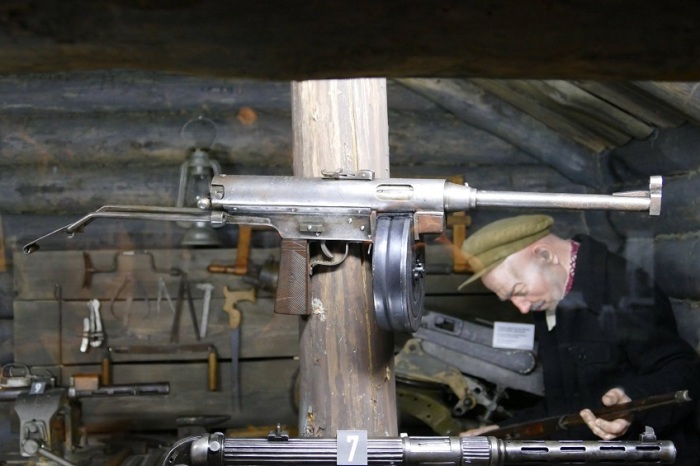Пистолет-пулемет В. Н. Долганова был не очень технологичным, но компактным.