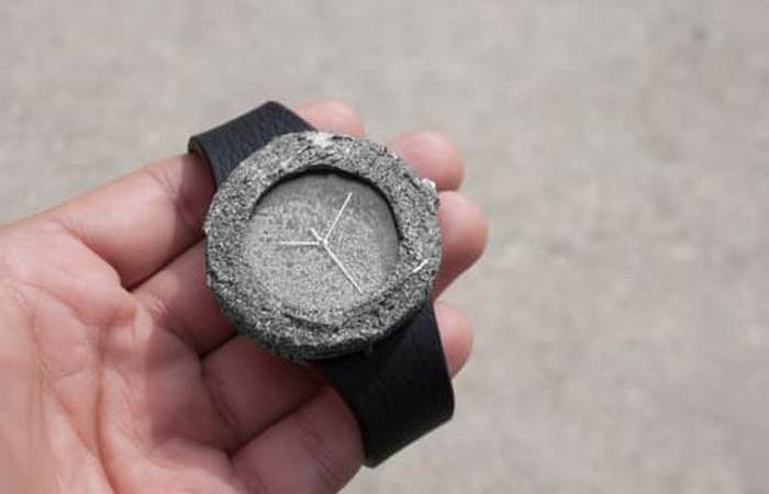Lunar Watch - экстравагантные часы из лунного камня.
