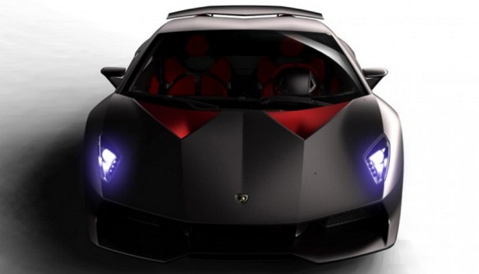 В Lamborghini Sesto Elemento значительная часть конструкции сделана из композитных материалов.